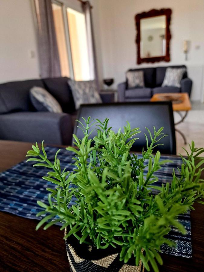 Emma'S Place, 2 Bedroom Apartment With Pool View Pafos Exterior foto
